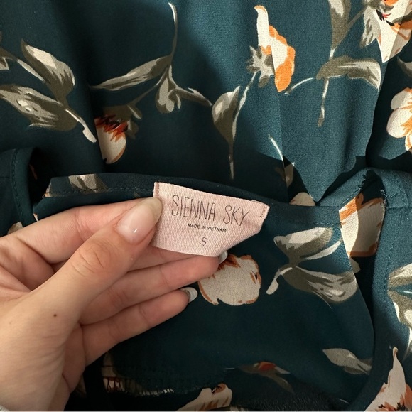 Sienna sky floral green off shoulder blouse size S - Picture 4 of 4
